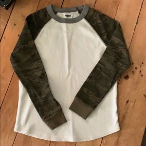 Boys size 8 LS waffle knit. Camo and white.